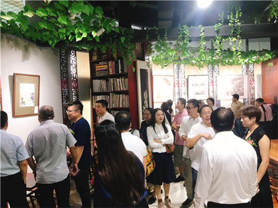 “双城记”巡展至深圳子非鱼艺术馆